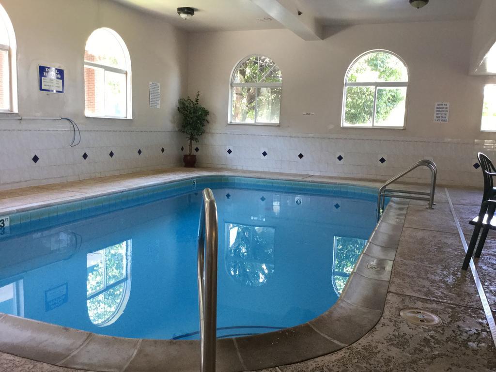 Americas Best Value Inn And Suites Saint Charles Eksteriør bilde