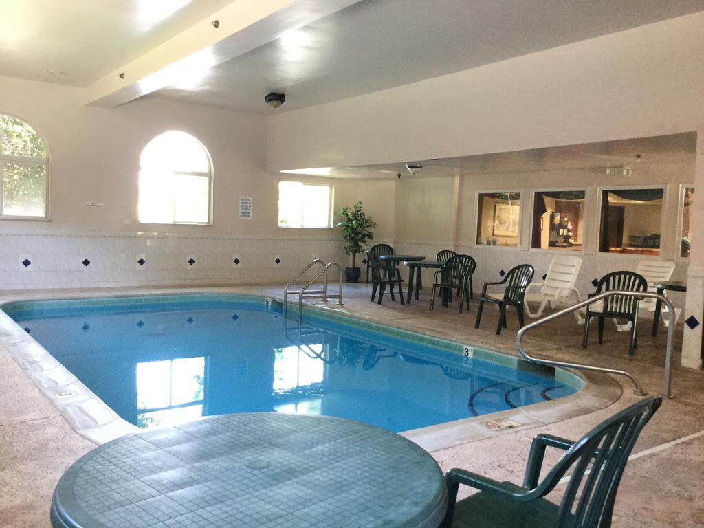 Americas Best Value Inn And Suites Saint Charles Eksteriør bilde